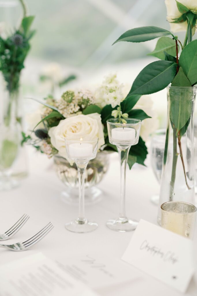 Seating chart vs escort cards vs place cards Everything you